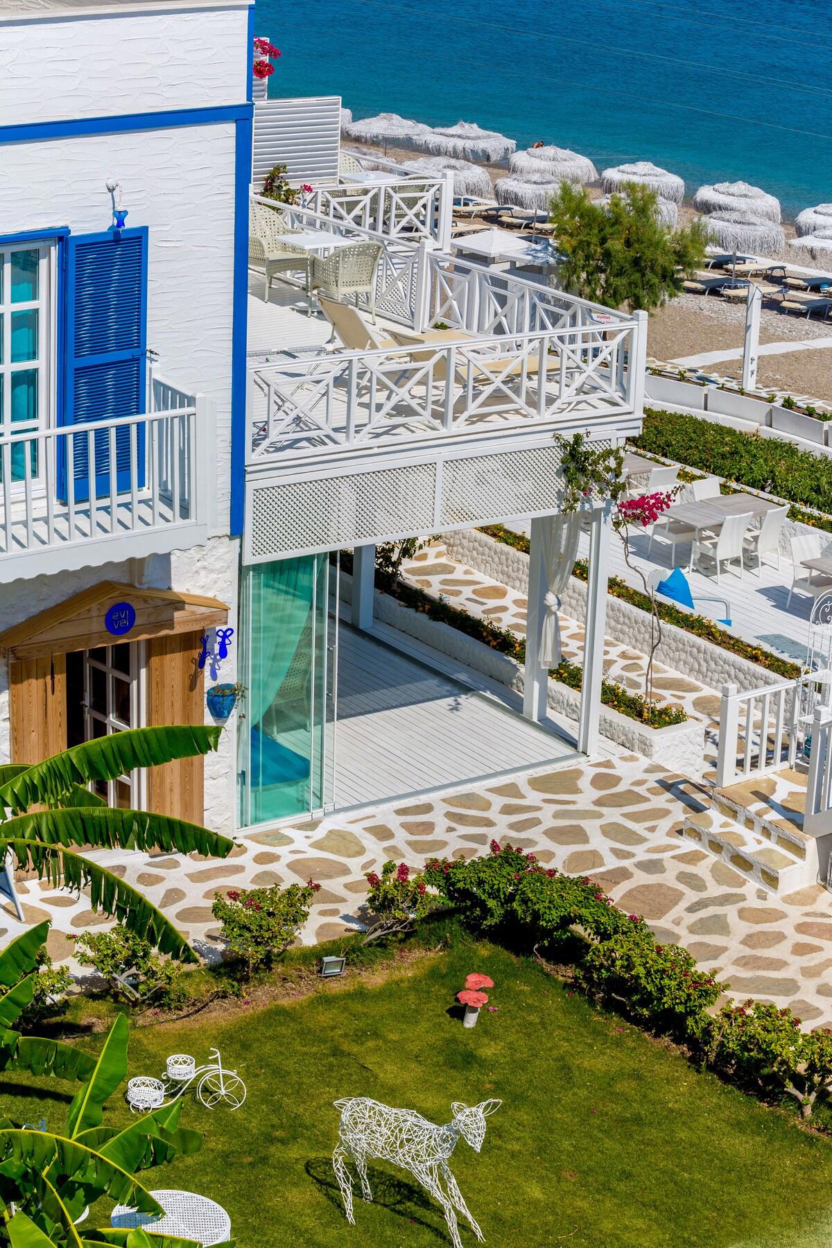 Otel Mavi Beyaz