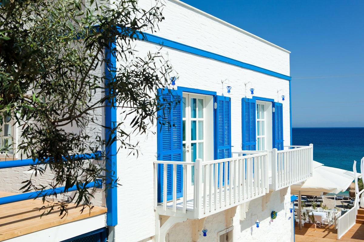 Otel Mavi Beyaz
