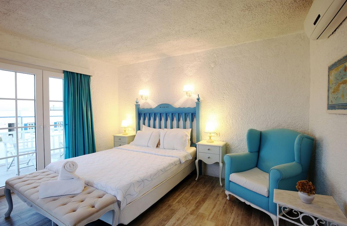 Otel Mavi Beyaz