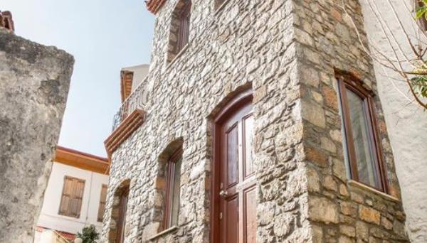 Two Stone Homes (Metis)