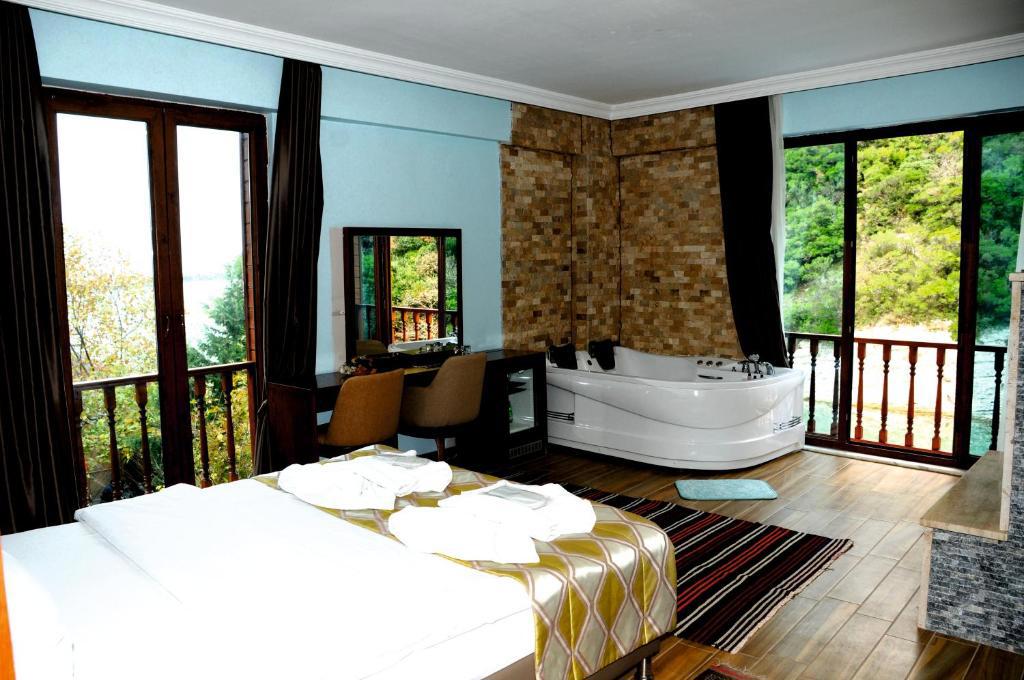Hill River Hotel