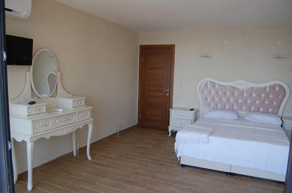 Yat Otel