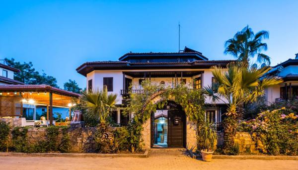 Liya Boutique Hotel & Suites