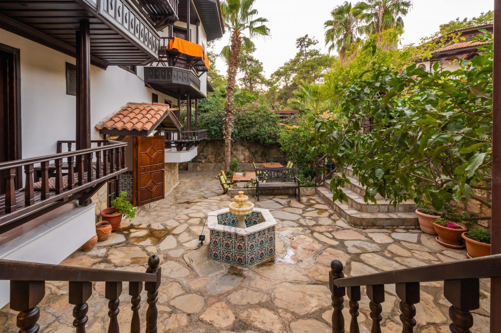 Liya Boutique Hotel & Suites
