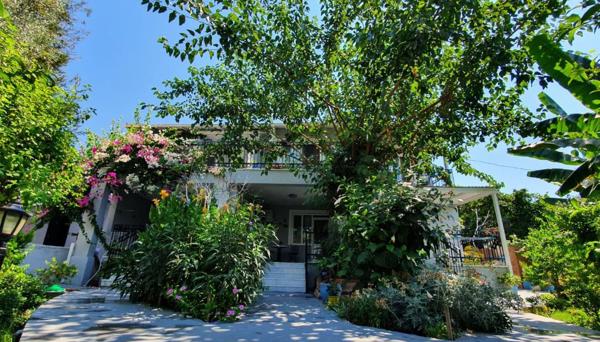 Karia Konuk Evi