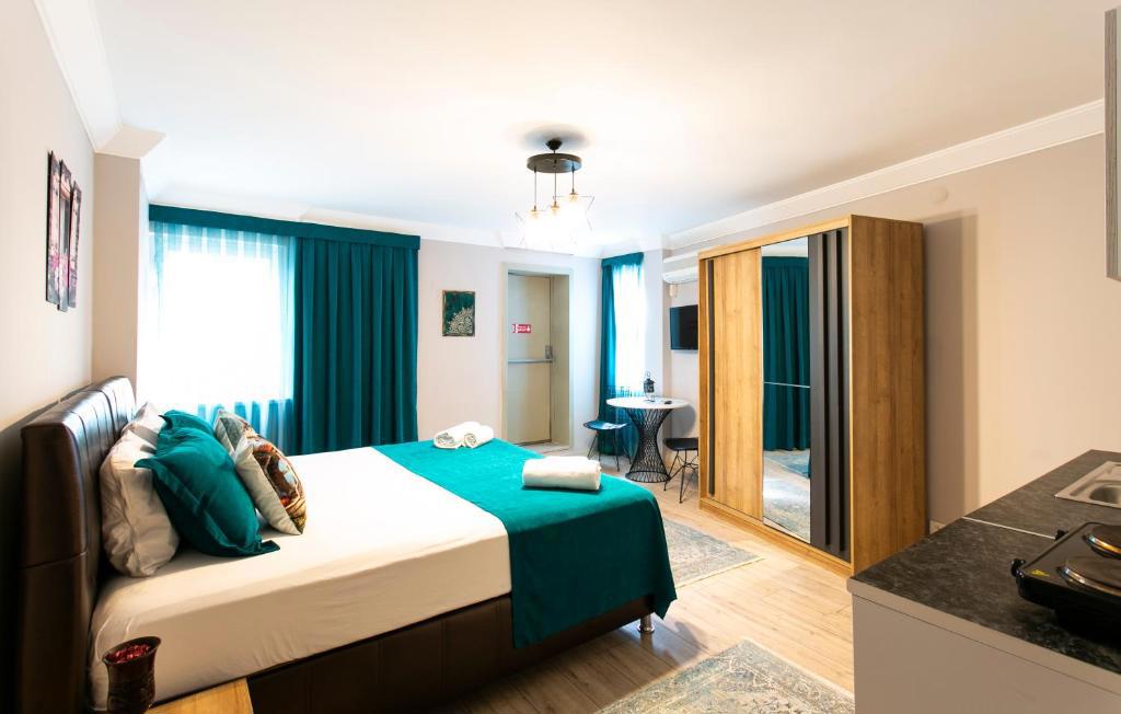 Sirena's Suites