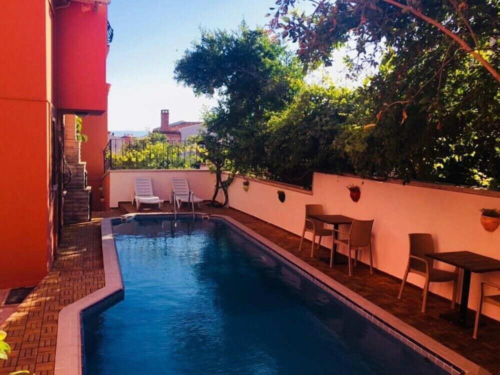 Cunda Palace Otel