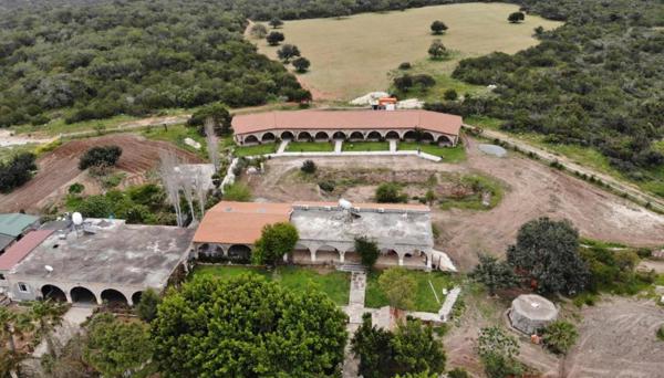 Elausa Hotel & Restaurant