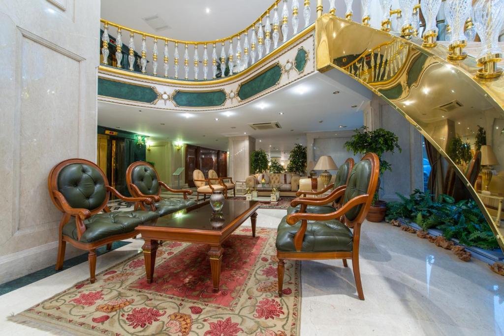 Akar Hotel International