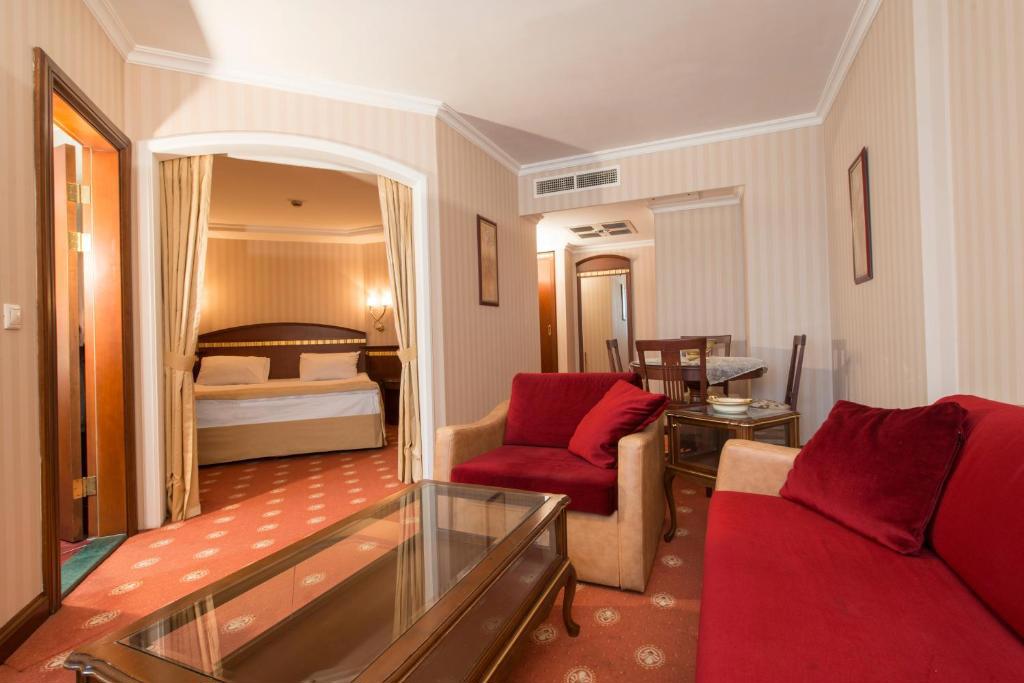 Akar Hotel International