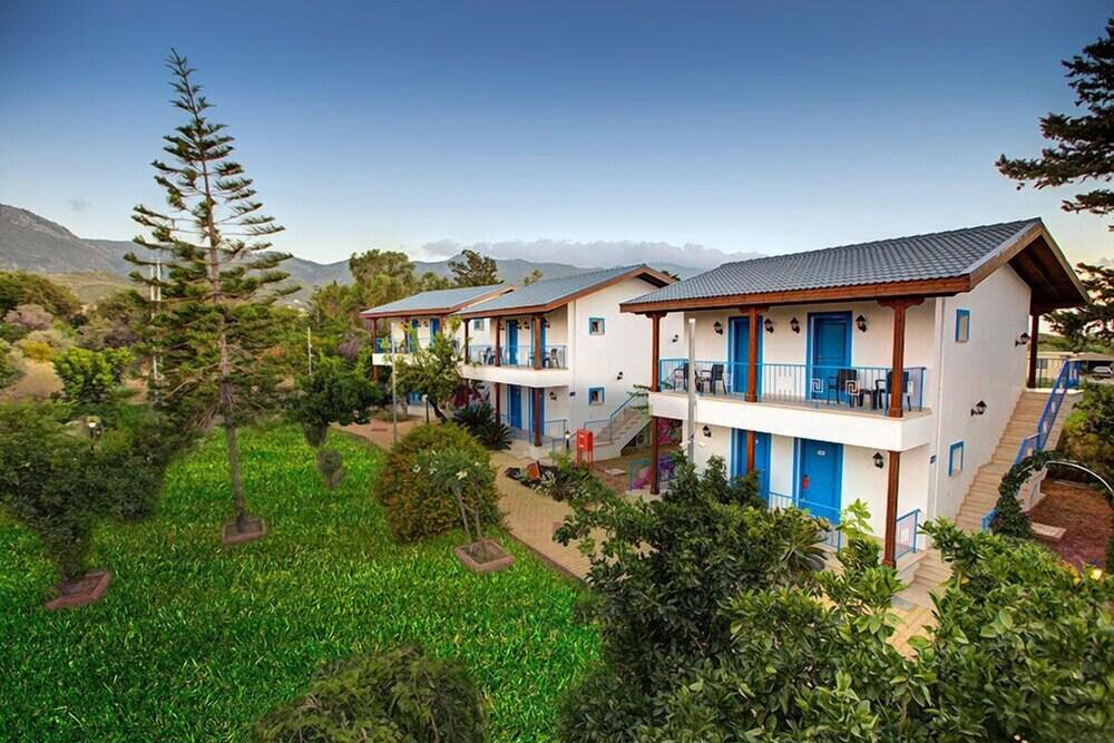 Queen Aphrodite Hotel