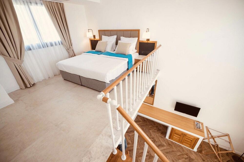 Palmonte Suites Hotel