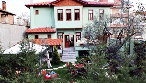 Cinili Konak