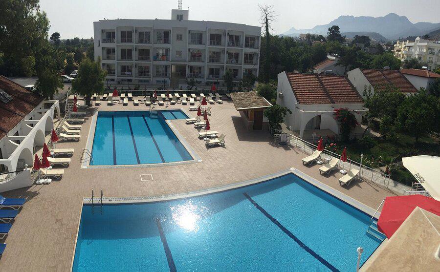 Rose Gardens Hotel