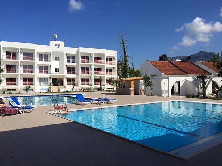 Rose Gardens Hotel