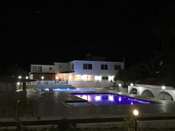 Rose Gardens Hotel