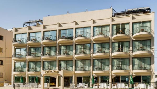 Olivia Palm Hotel 