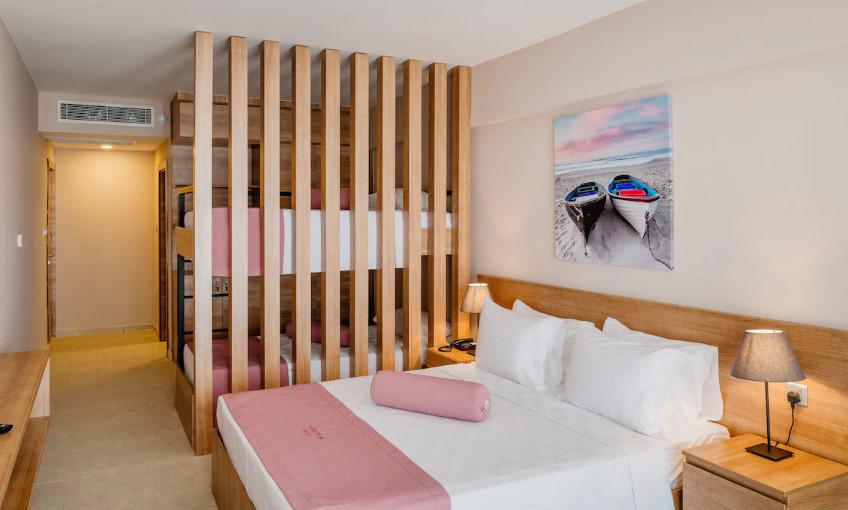 Olivia Palm Hotel