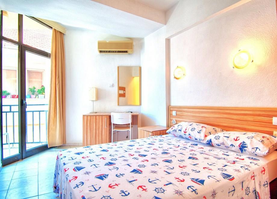 Status Hotel