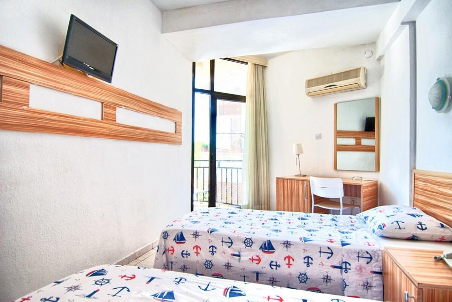 Status Hotel
