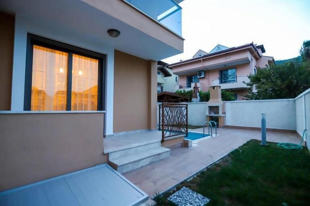 Mandalin Villa 1