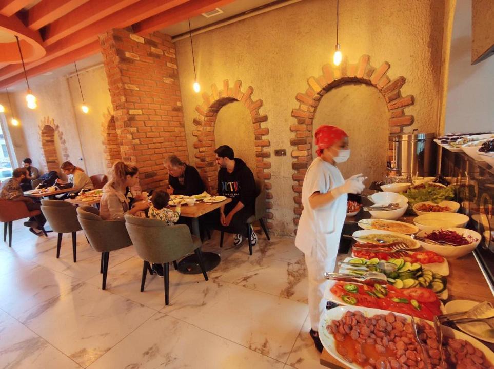 The Golden Pera's Hotel