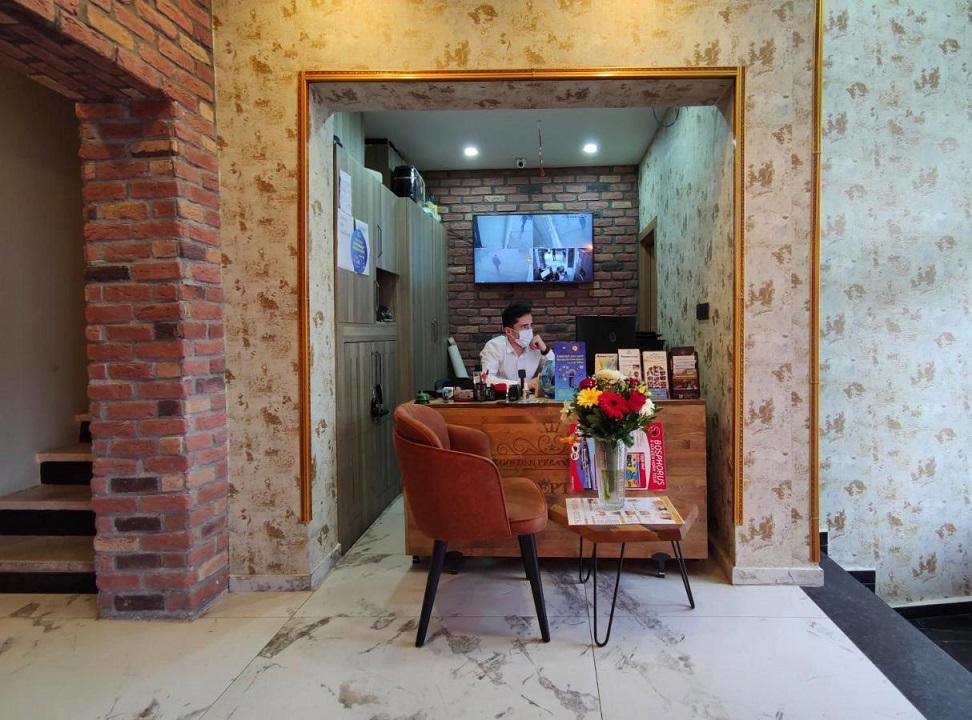 The Golden Pera's Hotel