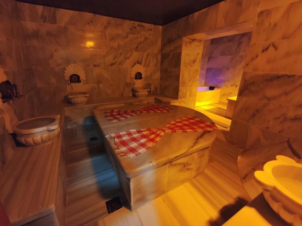 The Golden Pera's Hotel