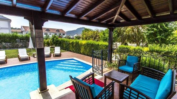 Villa Sierra by Villamnet