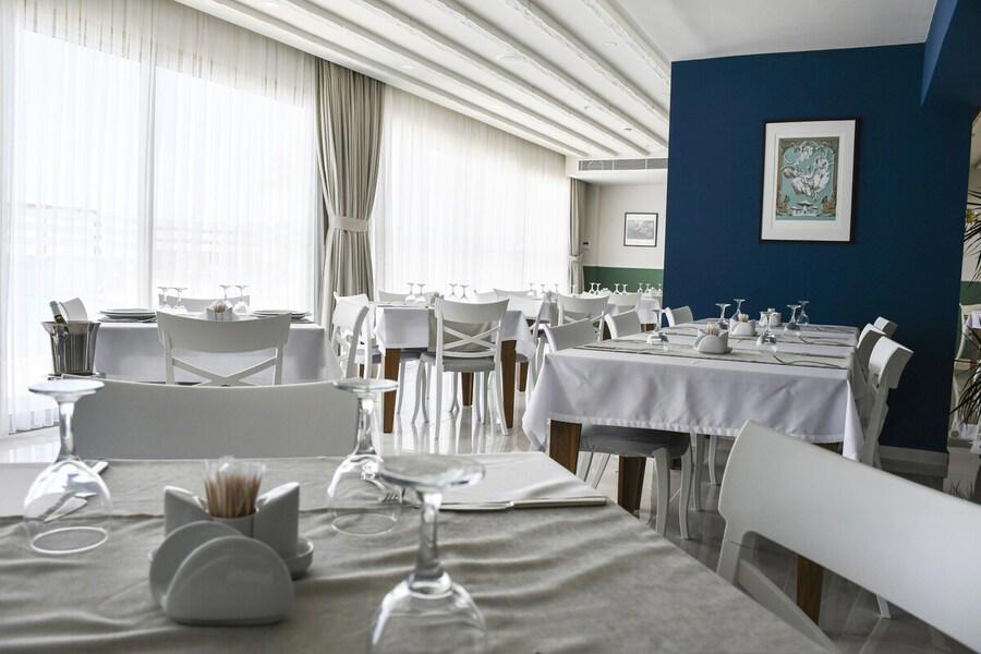 Mimoza Beachfront Hotel & Restaurant