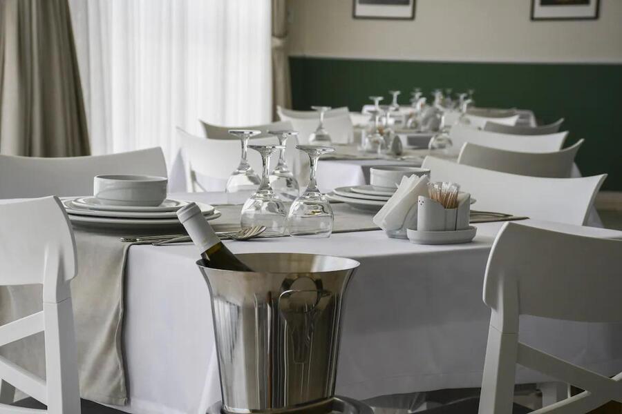 Mimoza Beachfront Hotel & Restaurant