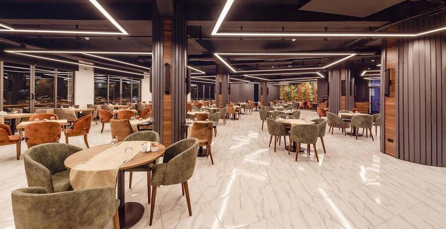 Novel Centre Point Hotel