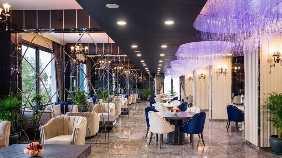 Royal Palace Hotel