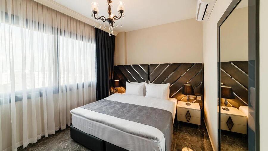 Royal Palace Hotel