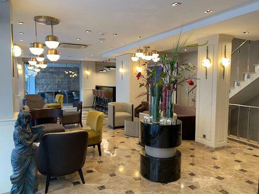 Regency World Suite Hotel