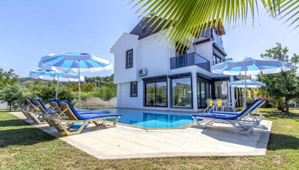 Villa Serra by Villamnet