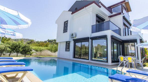 Villa Serra by Villamnet