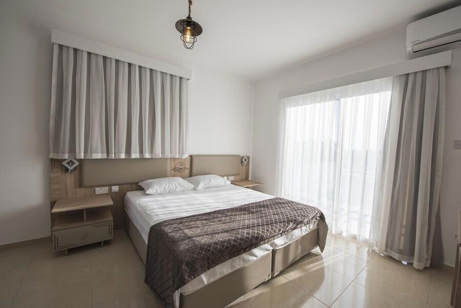 Deniz Airport Suites