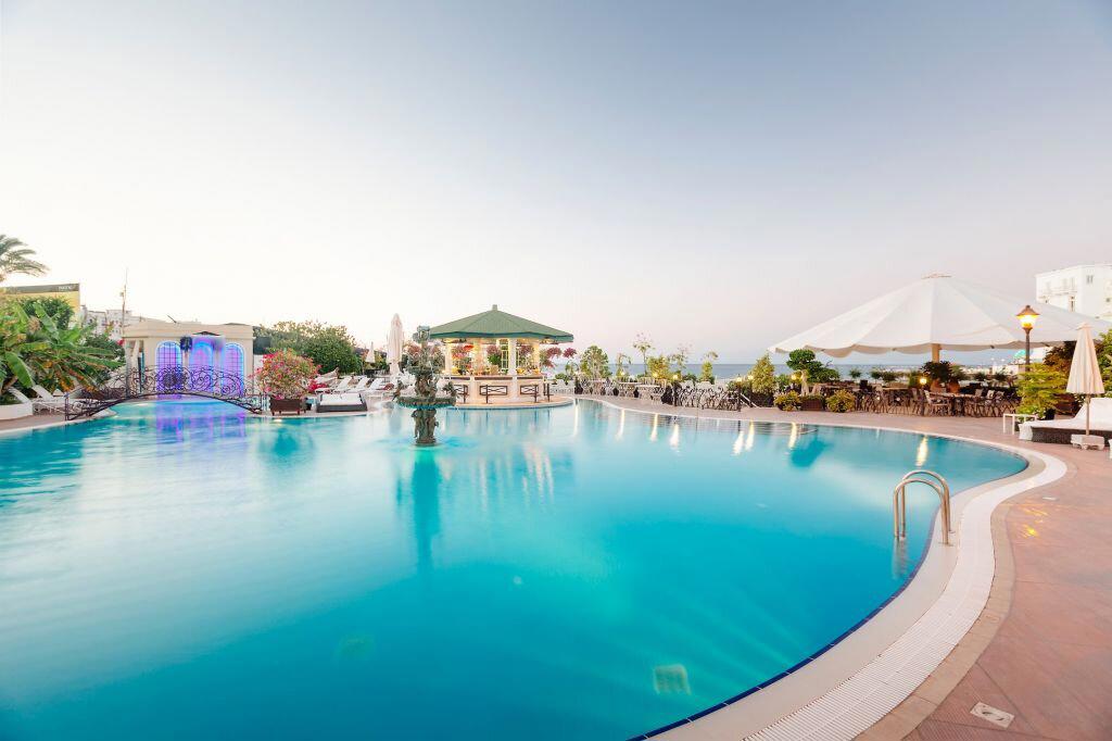 Rocks Hotel Casino