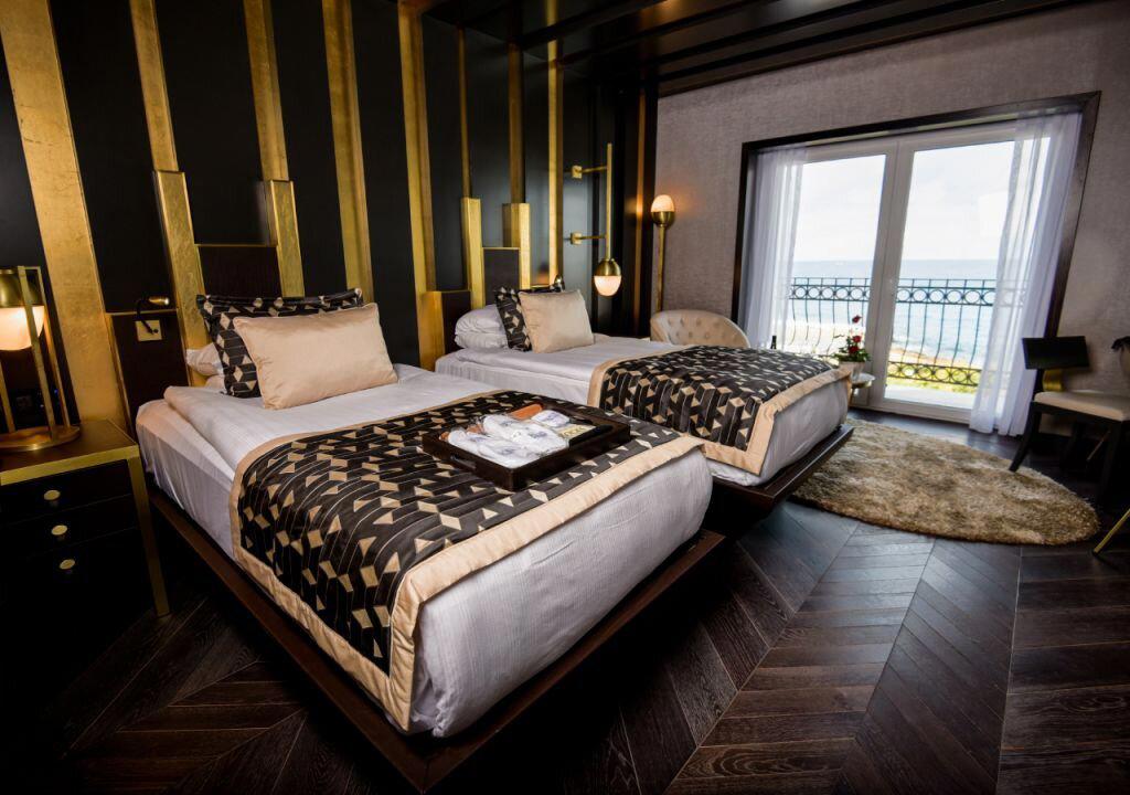 Rocks Hotel & Casino