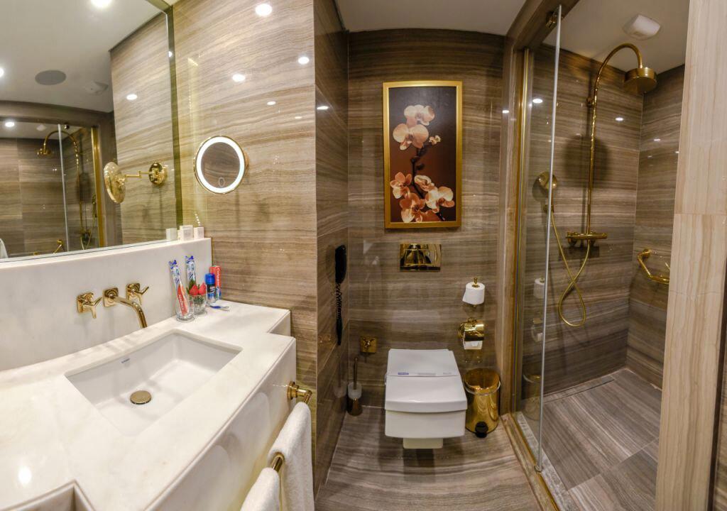 Rocks Hotel & Casino