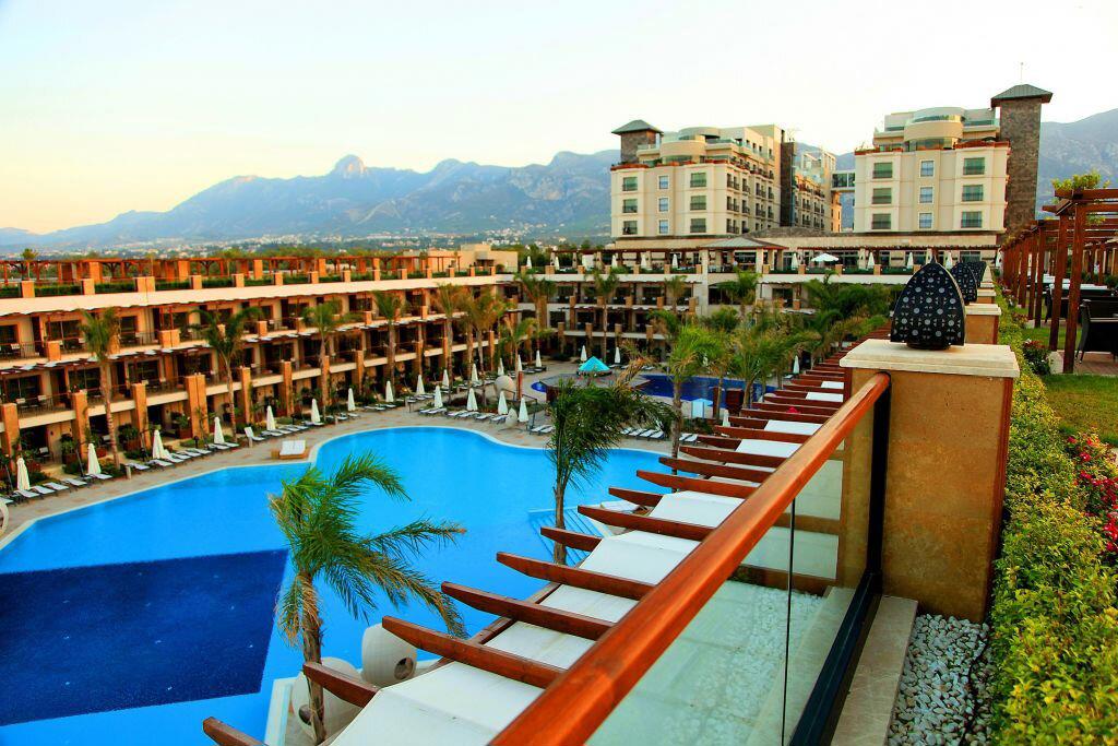 Cratos Premium Hotel Casino & Spa