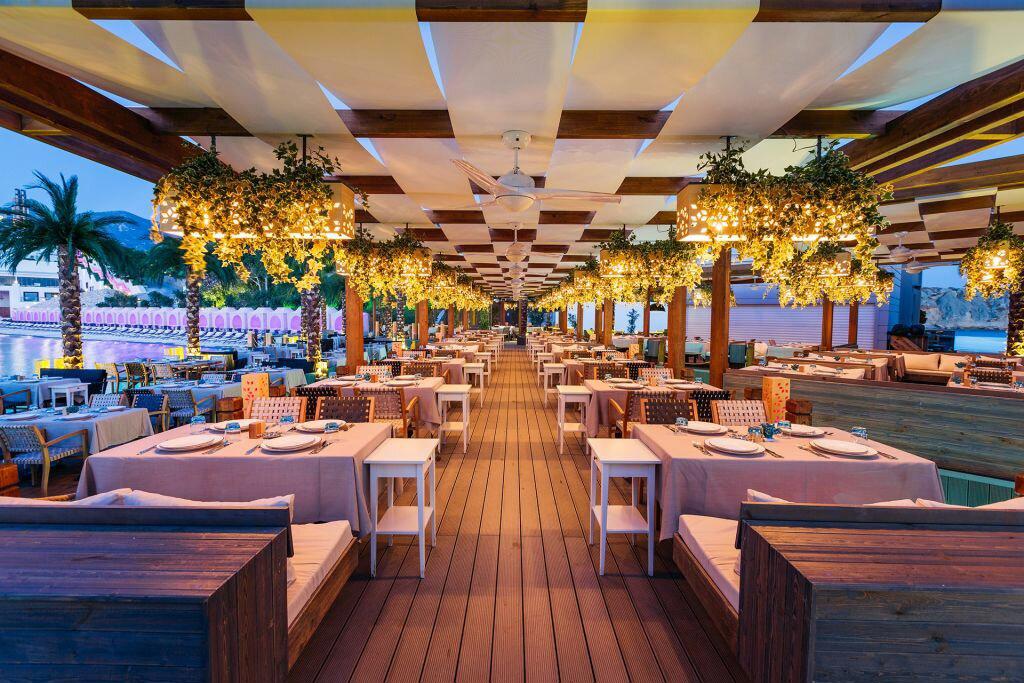 Cratos Premium Hotel & Spa