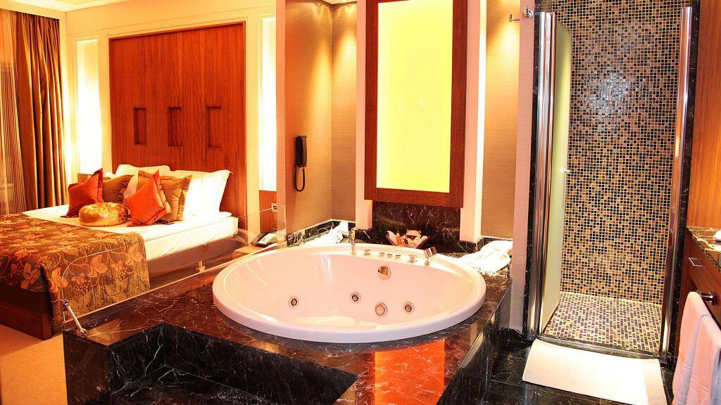 Cratos Premium Hotel & Spa