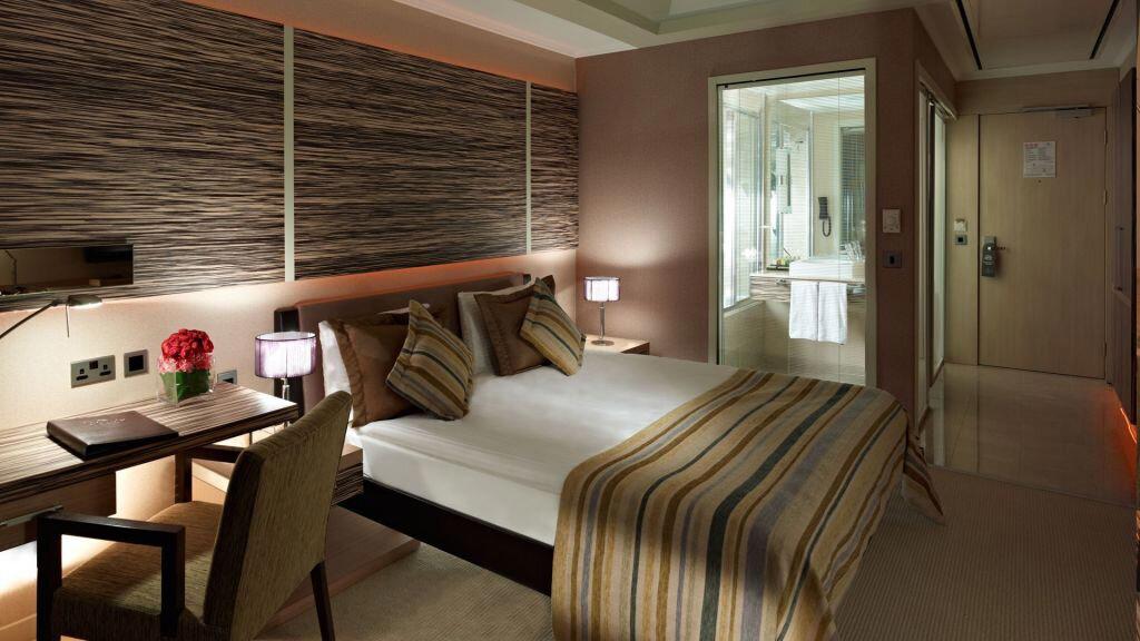 Cratos Premium Hotel Casino & Spa