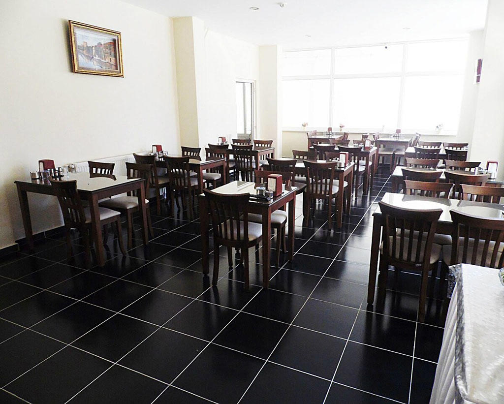 Saral Hotel