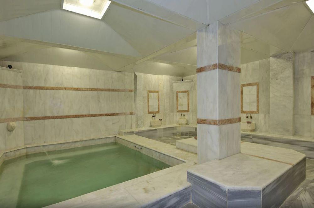 Formback Thermal Hotel