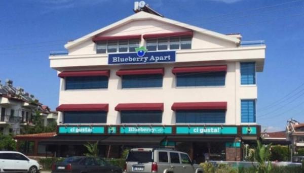 Blue Berry Apart