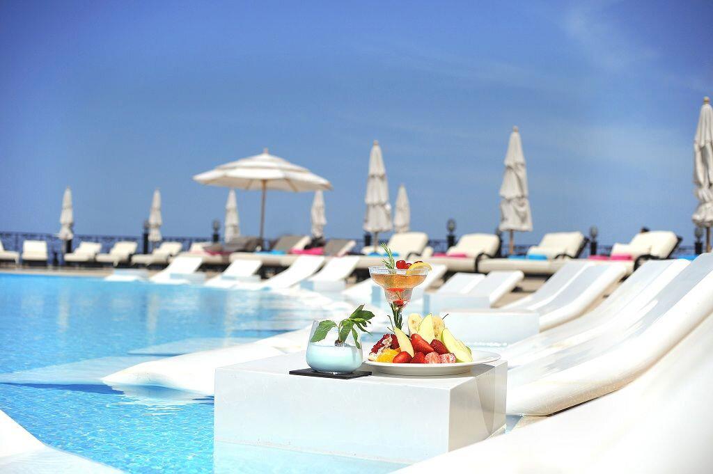 Les Ambassadeurs Hotel & Casino Marina