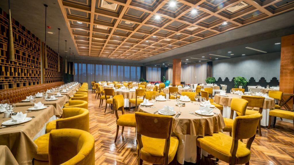 Les Ambassadeurs Hotel & Casino Marina